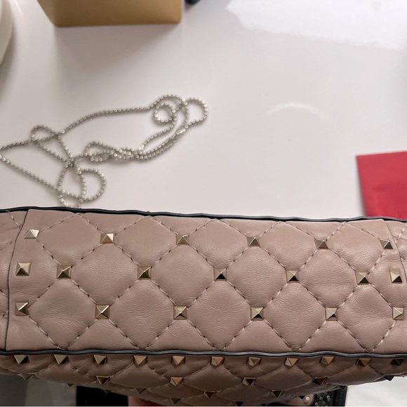 Valentino Garavani Rockstud Spike Medium Quilted Top-Handle bag - Picture 8 of 8